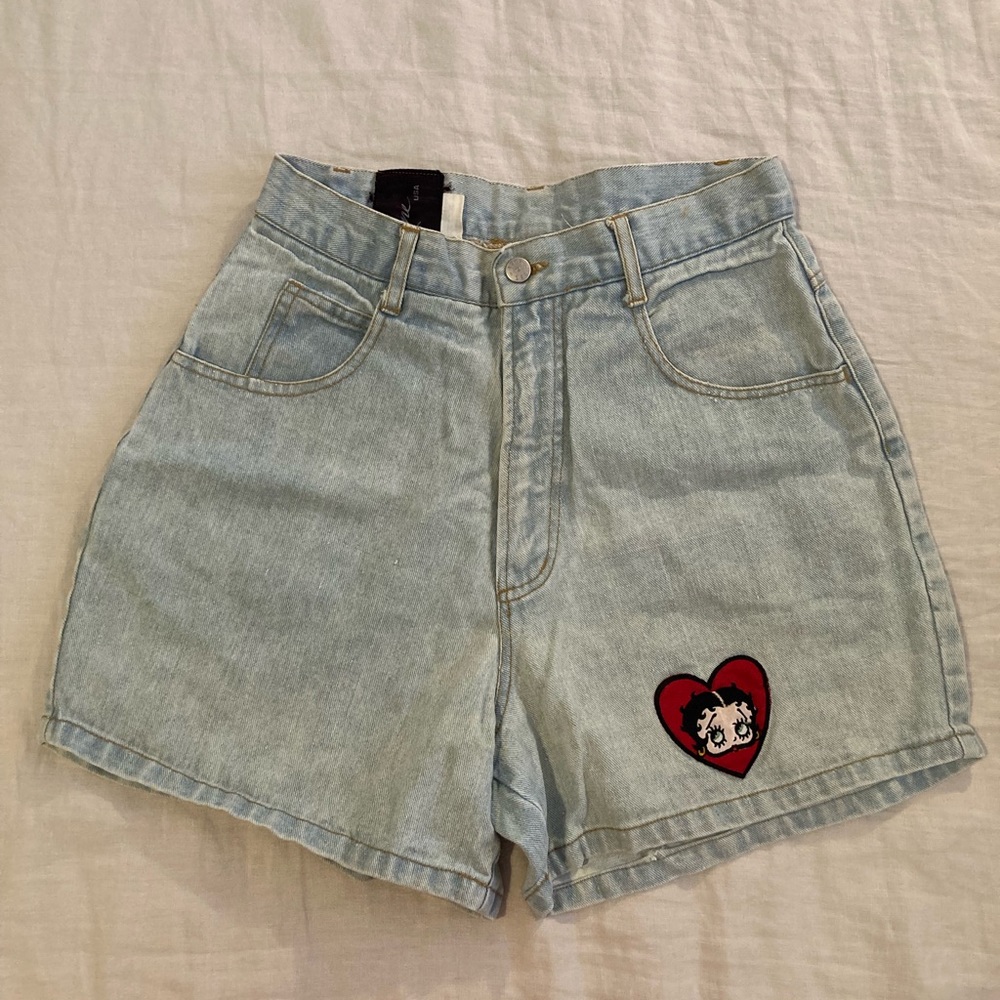 Vintage Betty Boop jean shorts! Super high rise light blue denim ❤️